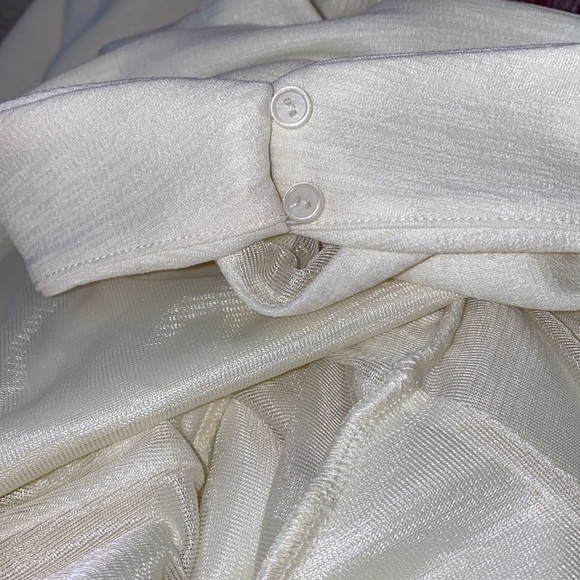 ASTR THE LABEL CREAM HALTER DRESS SIZE MEDIUM - Picture 6 of 6